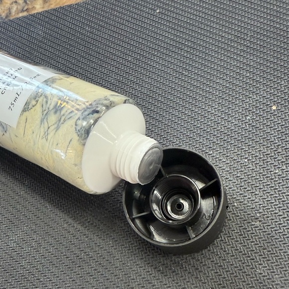 Céla Crème de la Crème Body & Hand Cream - Picture 2 of 2